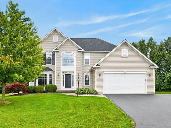 2157 Turfside Ct, Canandaigua, NY 14424