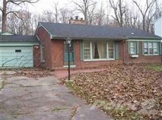 19315 Meridian Rd, Grosse Ile, MI 48138