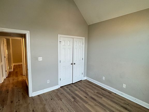 5th image of 2613 S Chatham Ct