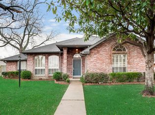 2520 Classic Ct W, Bedford, TX 76021
