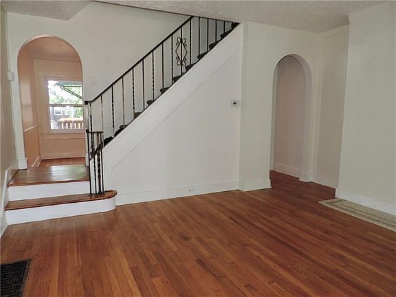 3rd image of 1425 N Saint Clair St