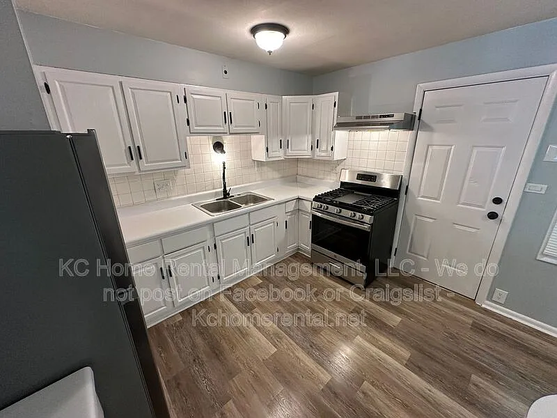 3 bed, 1.0 bath, 960 sqft, $1,350 — Photo 4