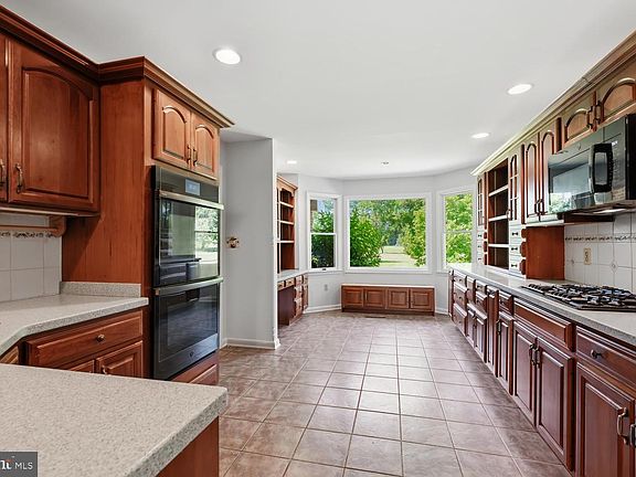 5th image of 9251 Mallard Point Ct