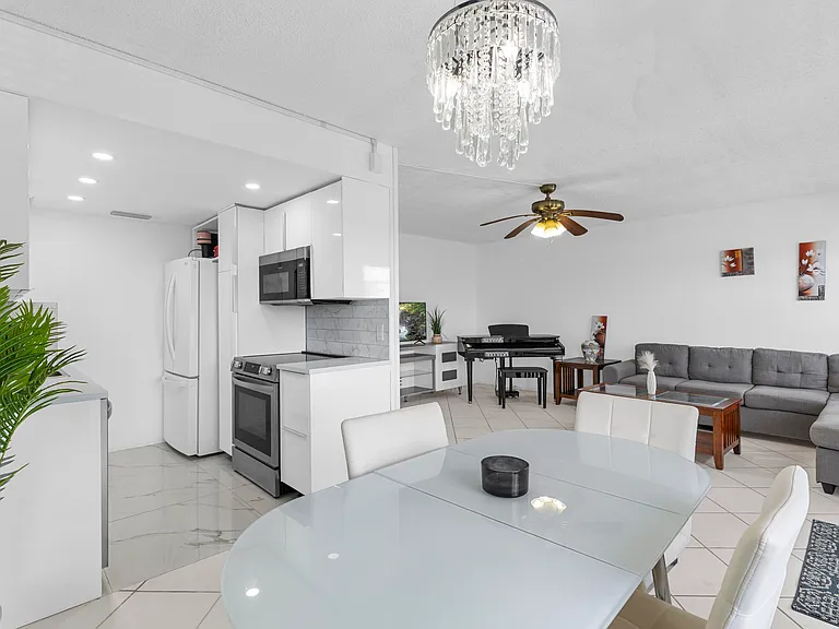 3028 Harwood Dr #D — Photo 10
