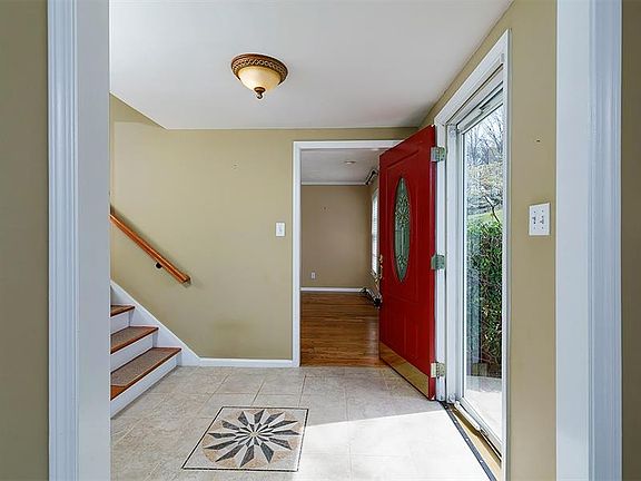 4th image of 3597 Hickory Cir SE