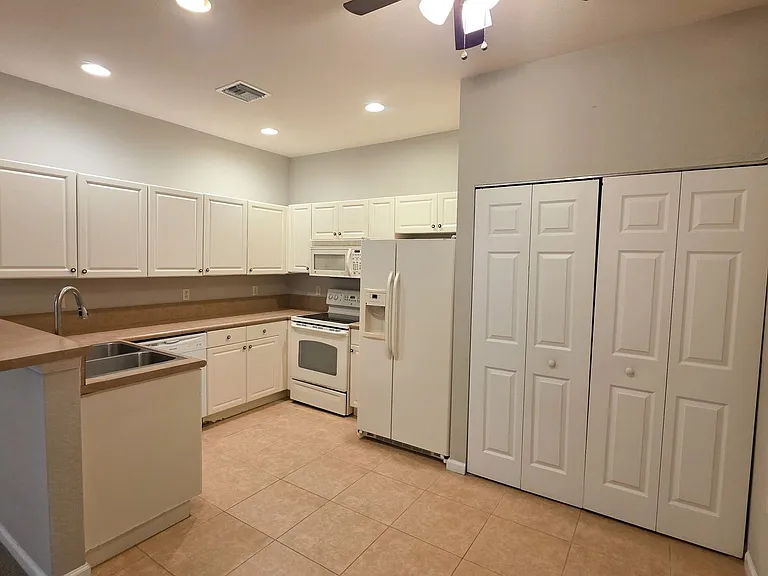 2565 Langrove Ln SW — Photo 7
