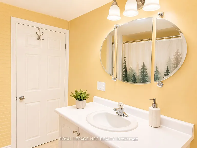 259 Wellington St — Photo 12