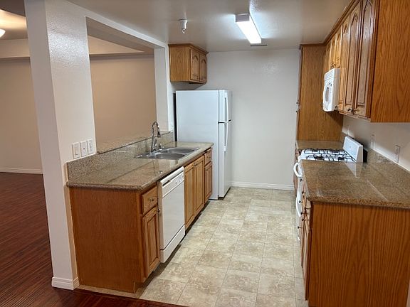 4th image of 3401 Manning Ave APT 107