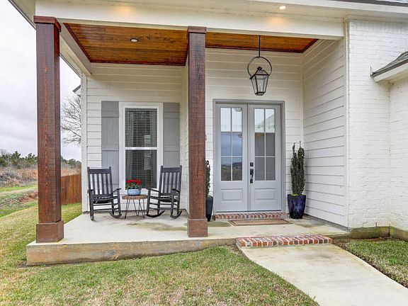 3rd image of 304 Whispering Meadows Rd