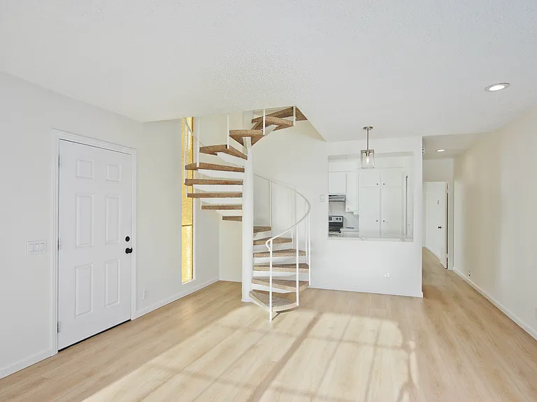 3407 Ocean Front Walk #B — Photo 6