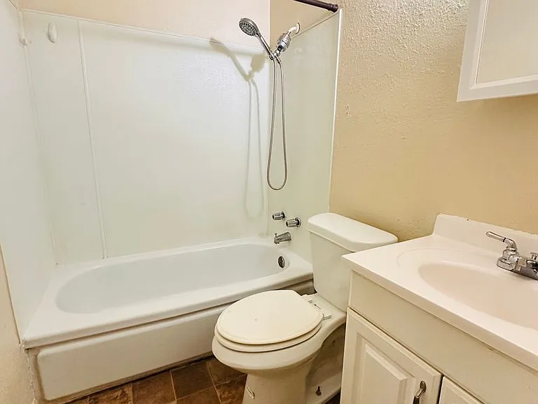 3447 SW Brendan Ave — Photo 4