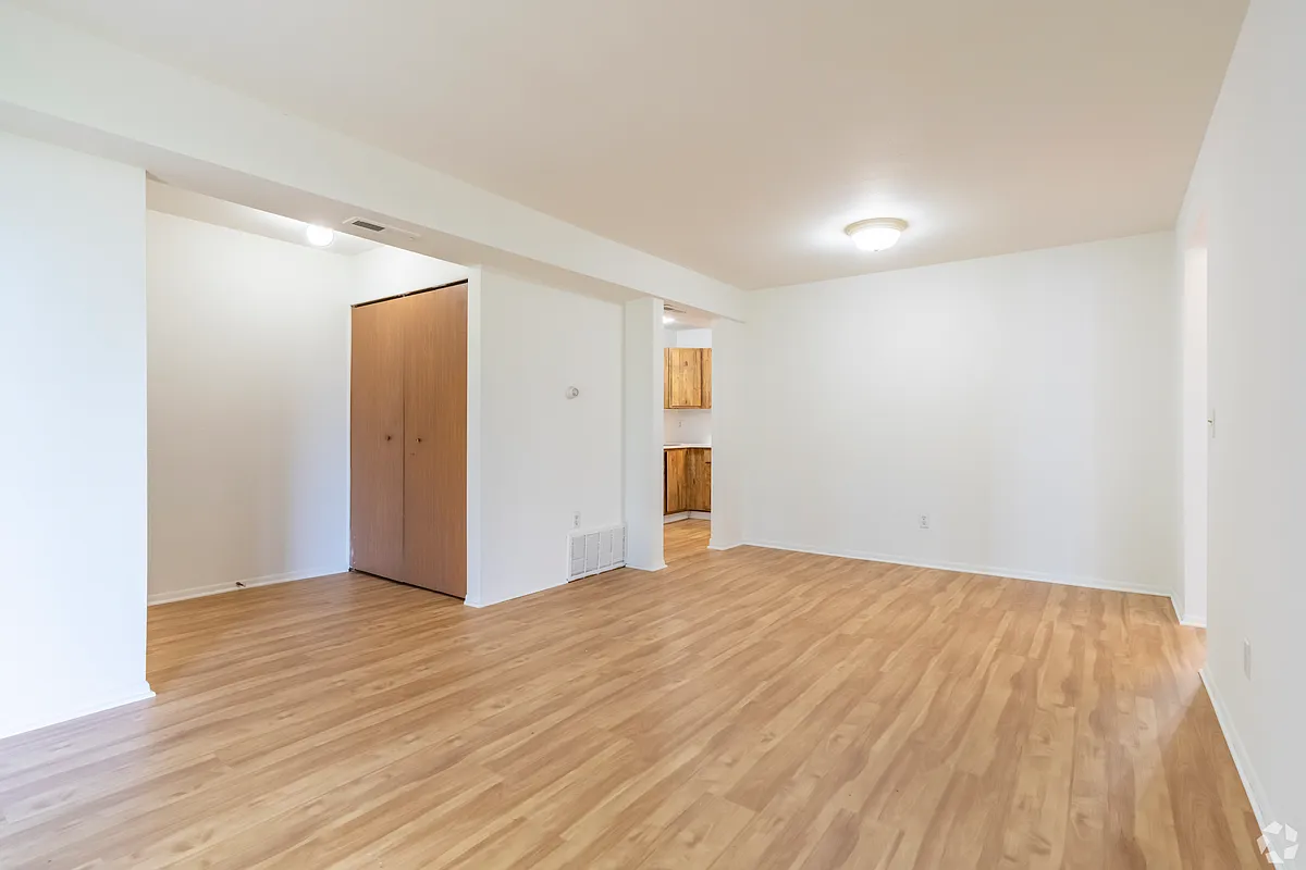 Building Photo - Knob Pines Apartments