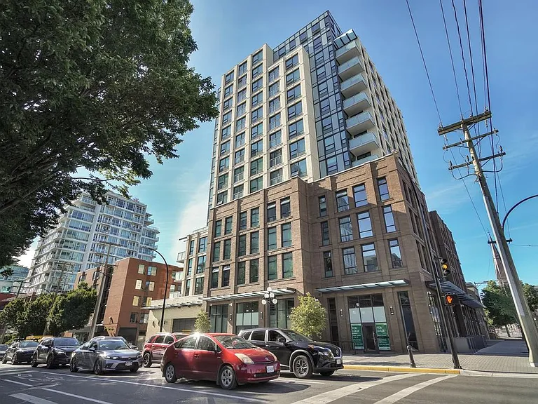 1400 Quadra St — Photo 23