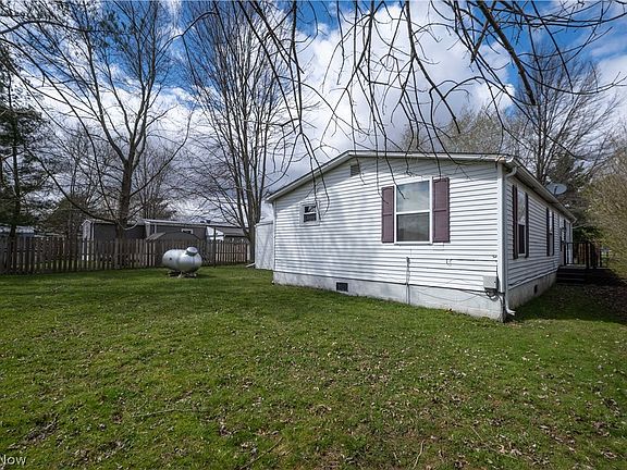 5th image of 139 E Lake Ct