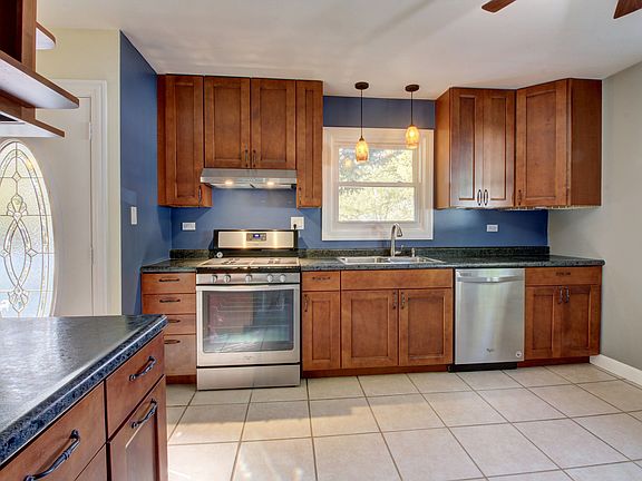 4th image of 1635 Larry Ln