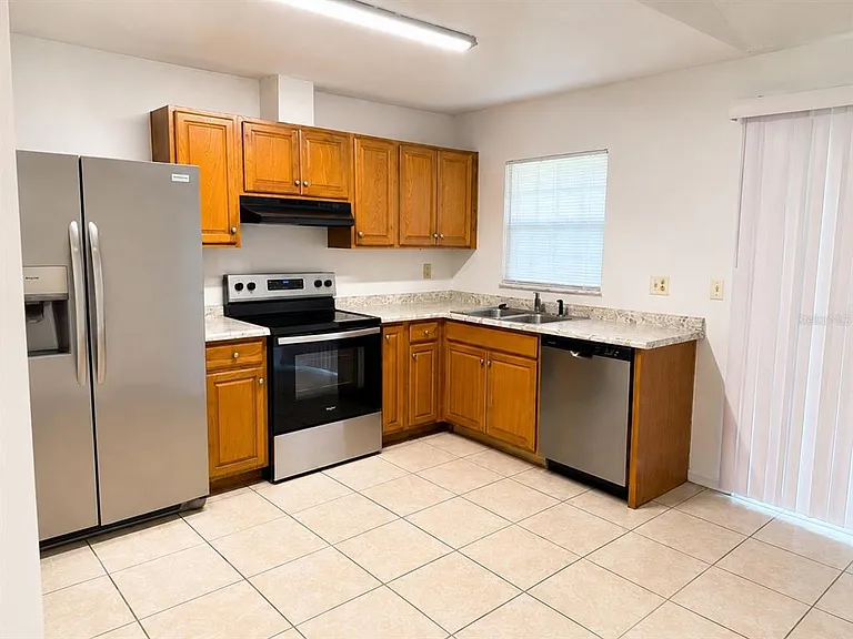 587 Imperial Pl — Photo 2