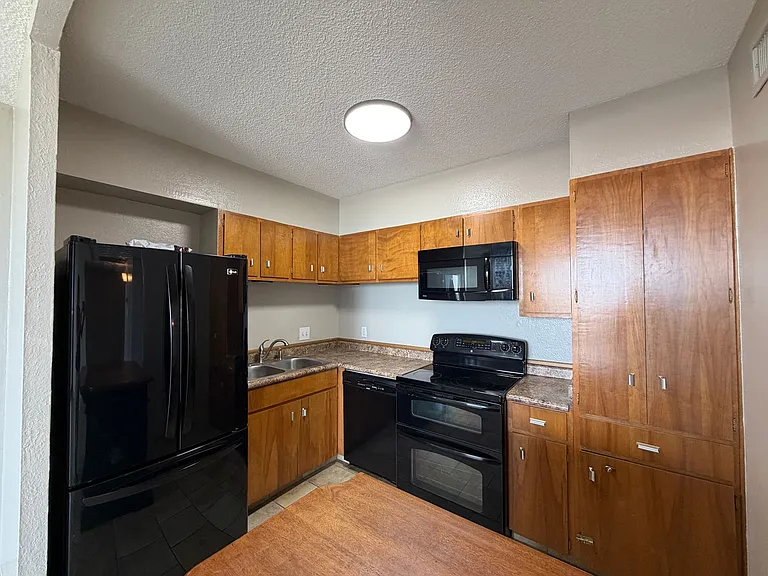 715 S Upper Broadway St #905 — Photo 10
