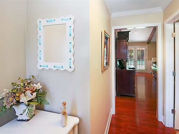 3rd image of 212 Crestlake Way