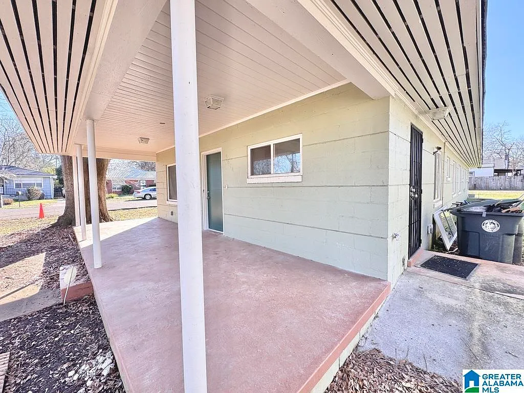 2 bed, 1.0 bath, $1,100 — Photo 2