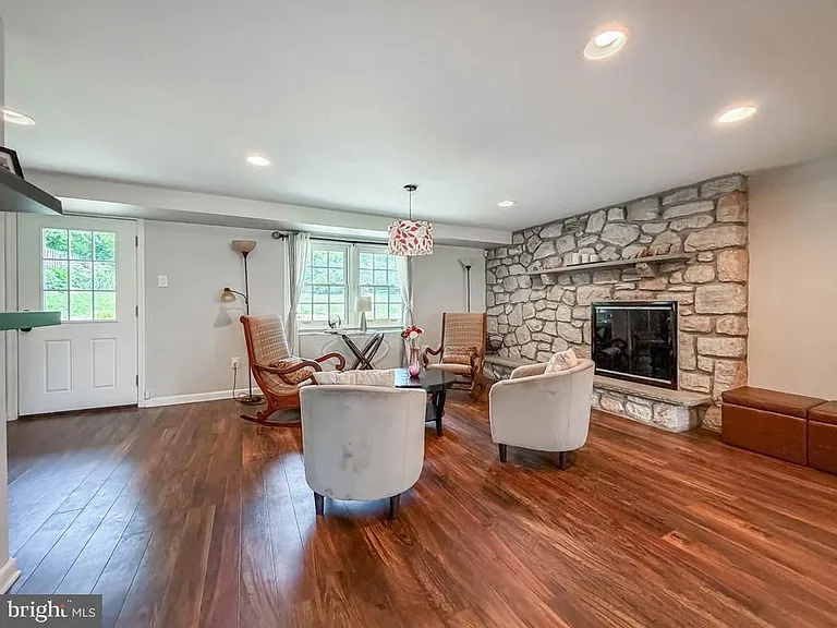 1168 Temple Dr — Photo 22