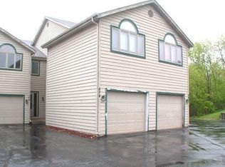 476 Manchester Ln, Hartland, WI 53029