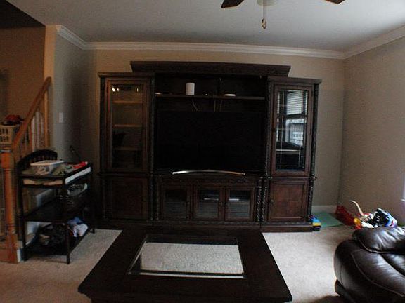 3rd image of 104 Carol Ct