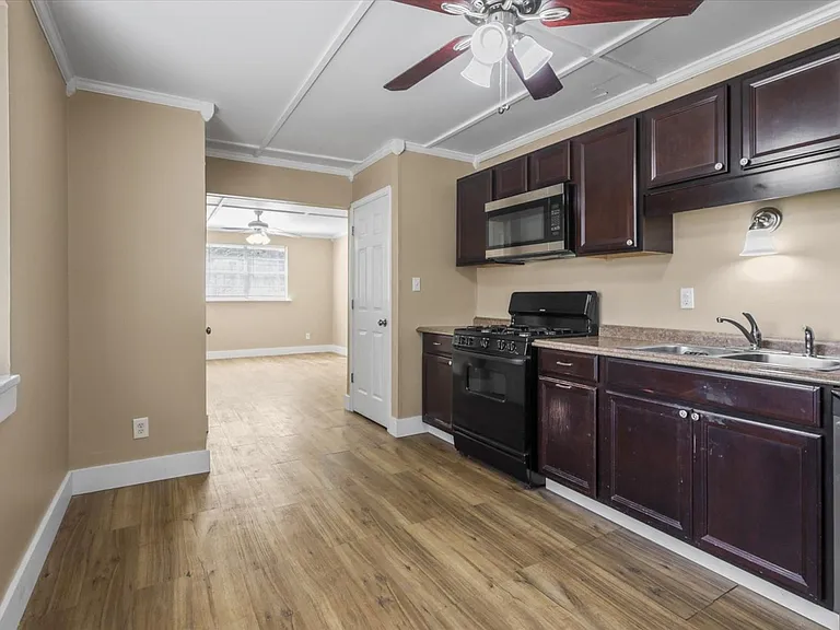 2352 Yorkshire Dr — Photo 40