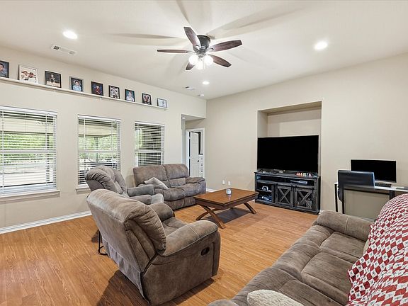 5th image of 124 Chambers Creek Cir