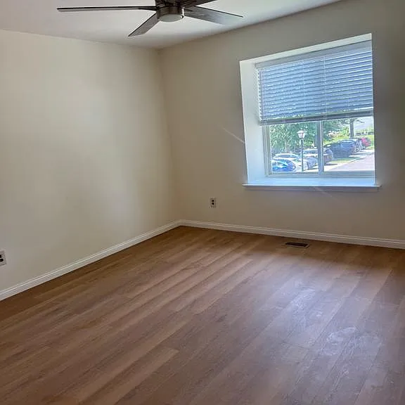 220 Deerpark Ct — Photo 16