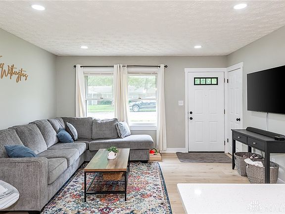 3rd image of 548 Mount Vernon Dr