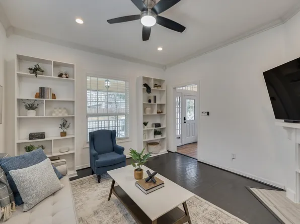 909 Elsbeth St, Dallas, TX 75208