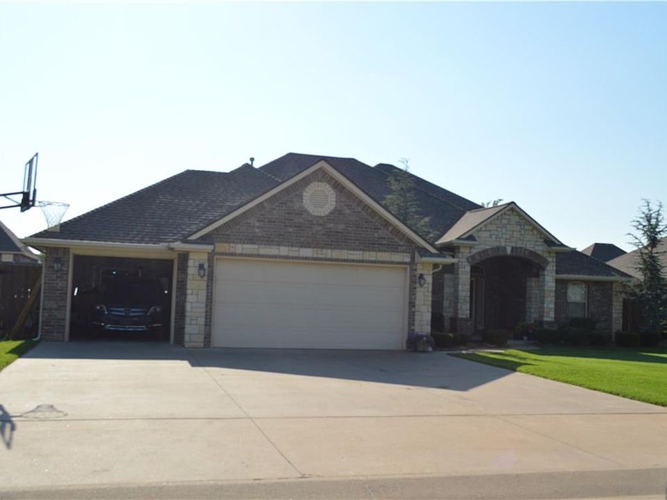 1st image of 1401 Savannah Cir