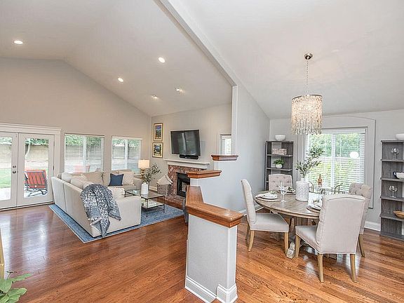 4th image of 12628 Crescentmeadow Ct