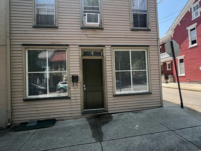 132 W South St — Photo 8