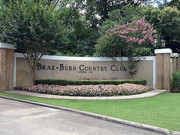 Next door to Brae-Burn Country Club and excellent golf course!