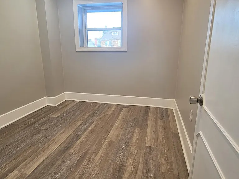 5896 Hobart St — Photo 8