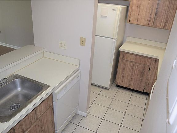 5th image of 120 Hibiscus Woods Ct APT 8C
