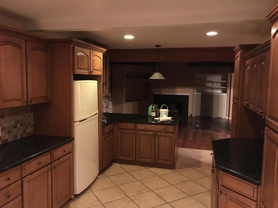 2nd image of 2505 Schell Ct NE