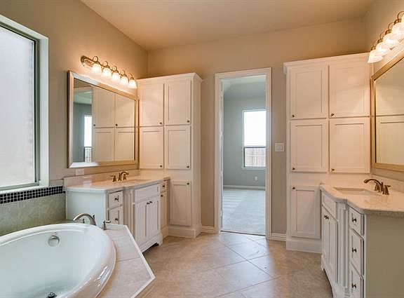 4th image of 921 Pleasant View Dr