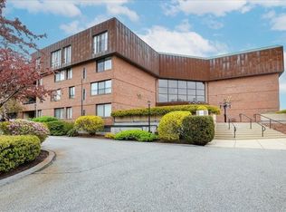 402 Paradise Rd #PENTHOUSE J, Swampscott, MA 01907