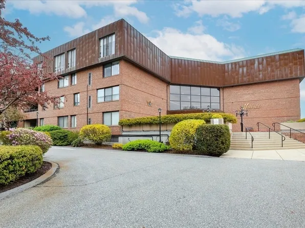 402 Paradise Rd #Penthouse J, Swampscott, MA 01907