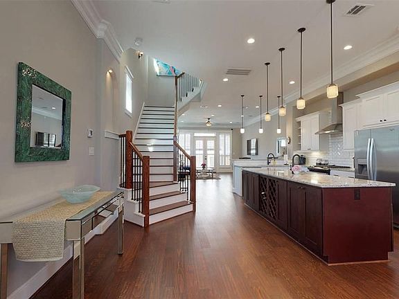 5th image of 823 W 21st St