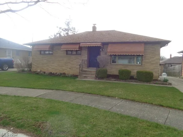 8978 Boxwood Cir, Brooklyn, OH 44144