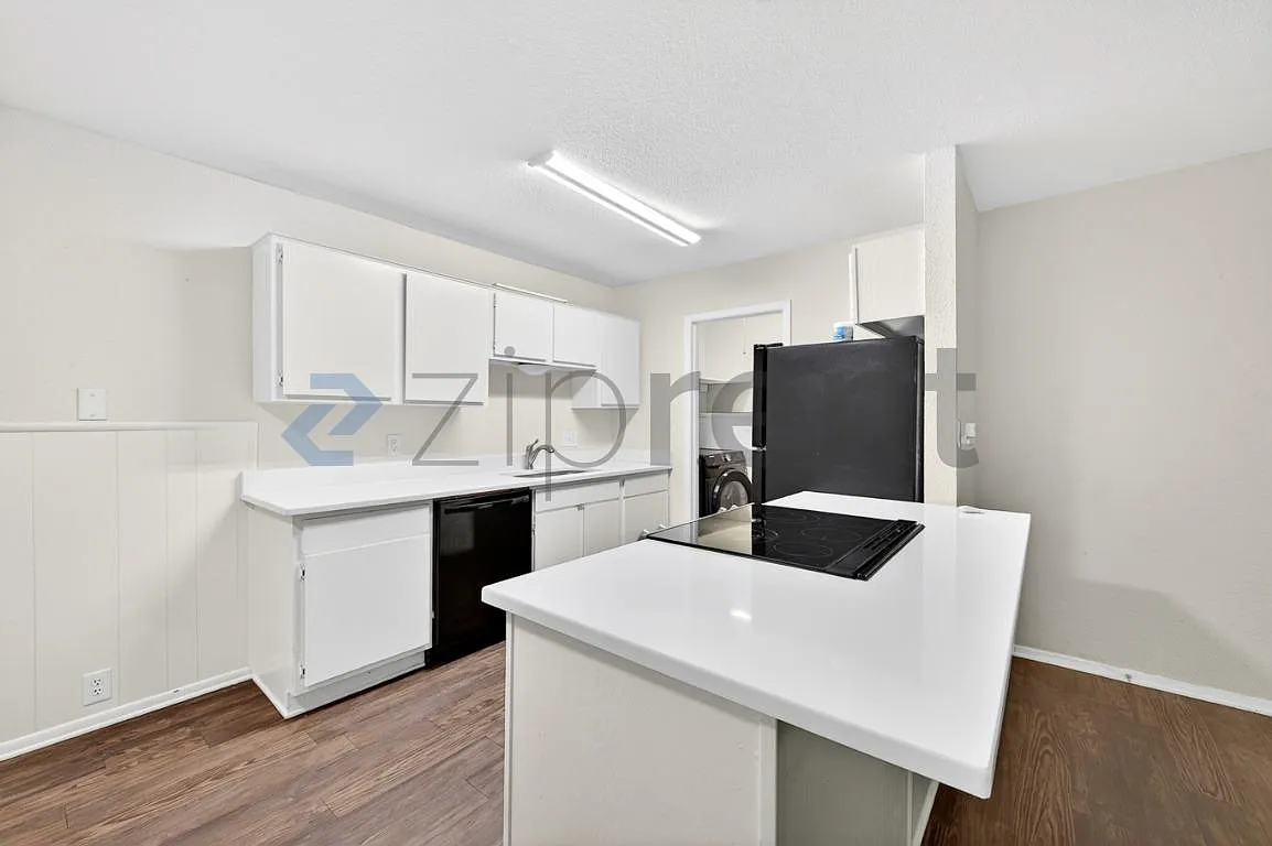3 bed, 1200 sqft, $1,700 — Photo 4