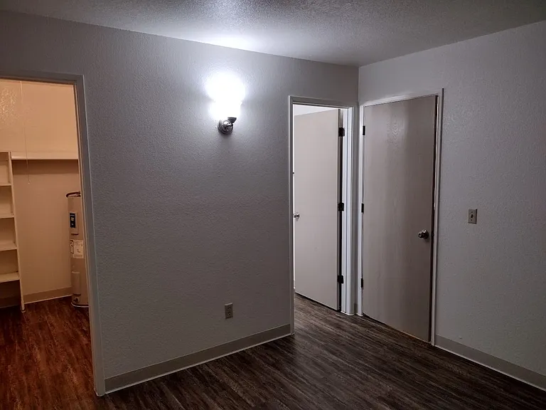 3520 E 2nd St #10 — Photo 24