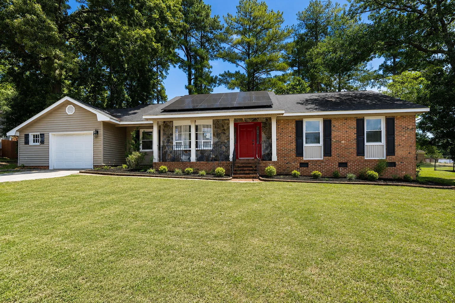3 bed, 2157 sqft, $1,925 — Photo 1