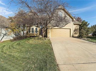 21812 W 97th Ter, Lenexa, KS 66220