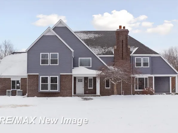 60 Golfview Dr, Saginaw, MI 48638