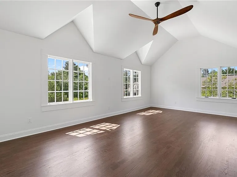 1296 Hilton Dr — Photo 22