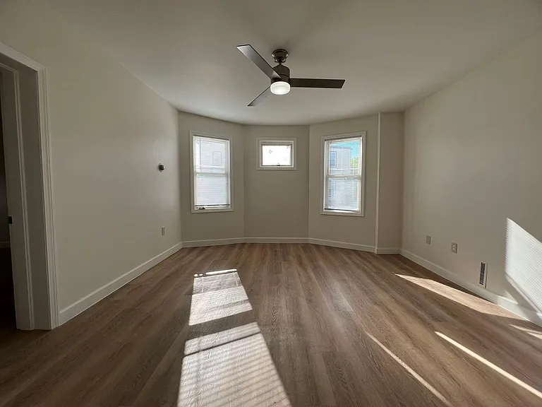 539 Washington St #2 — Photo 5